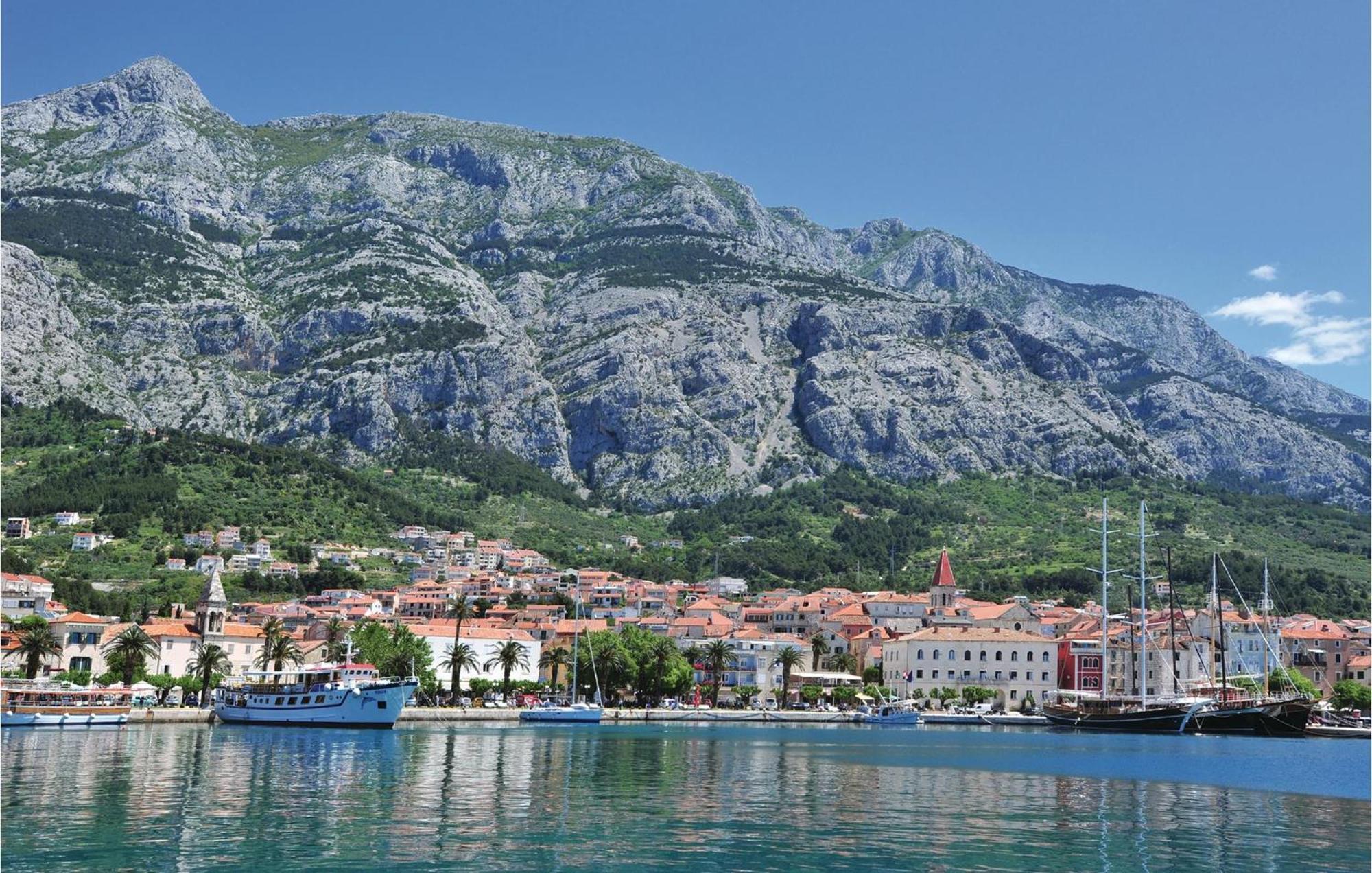 Apartment 2 Bedroom Beautiful Apartment In Makarska *